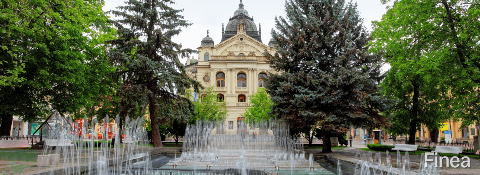 Fontána pred budovou Štátneho divadla v centre Košíc